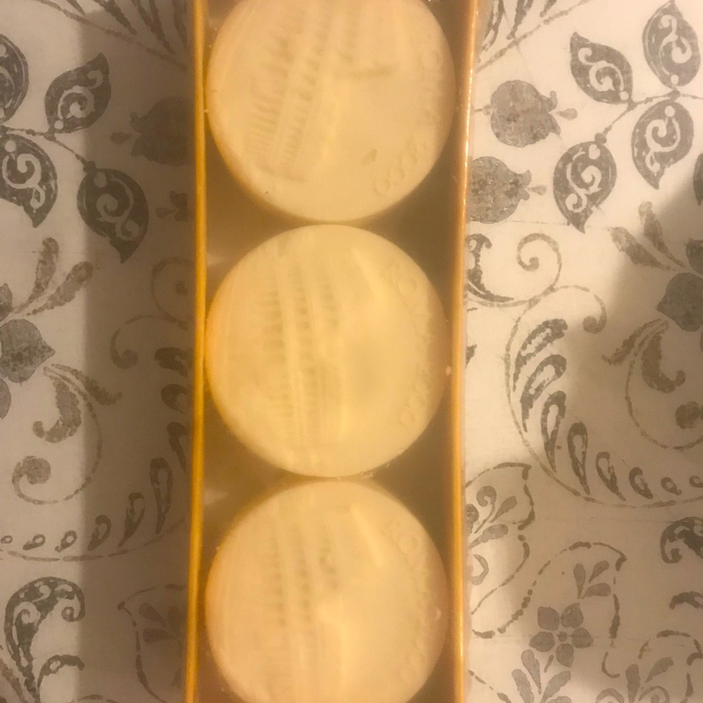 Hand/body soap